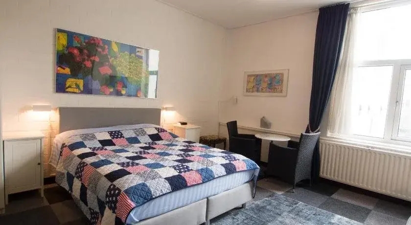 Hotel Adolesce