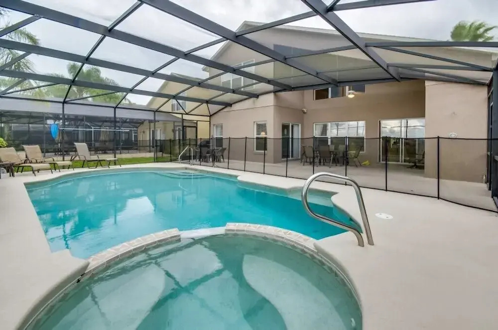 Luxurious 7 Bed Home With Private Pool 8013 Ac 7 Bedroom Home by Redawning