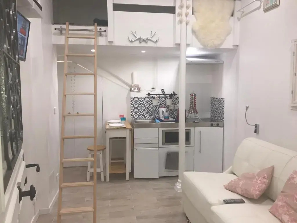 Superb Tiny House in Heart of Paris 1st!