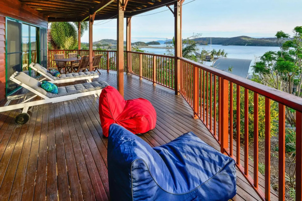 NEWLY BEAUTFULLY RENOVATED 16 The Casuarina - 3 Bedroom House With 180 Degree Ocean Views