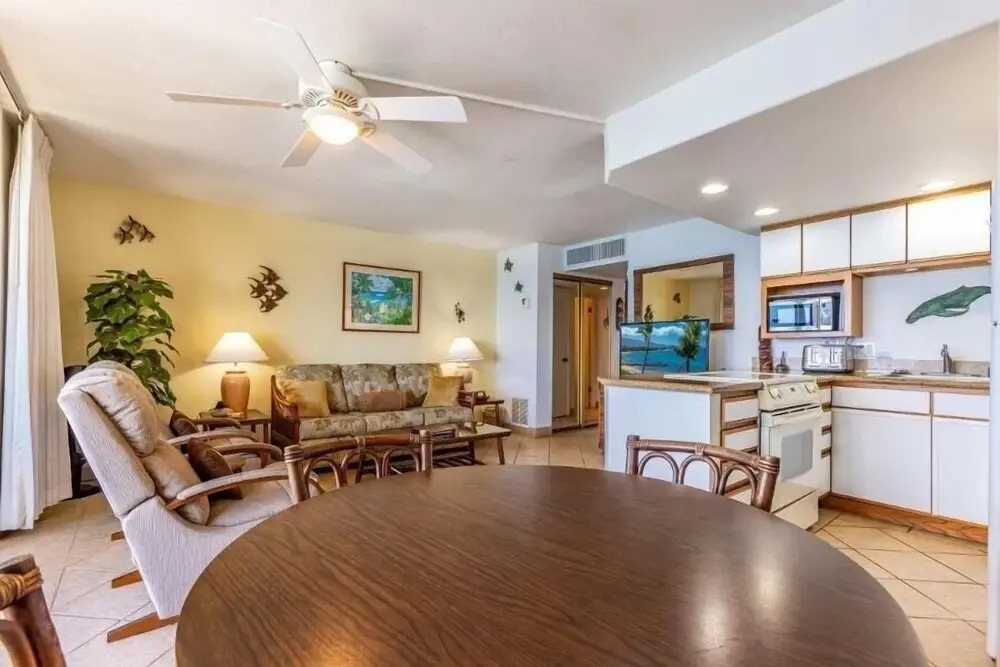 Kihei Beach, #507 1 Bedroom Condo by RedAwning