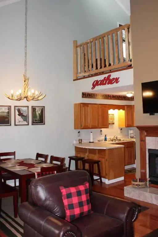 Spacious Downtown Condo Walking distance to Downtown Gatlinburg Sleeps 6 guests