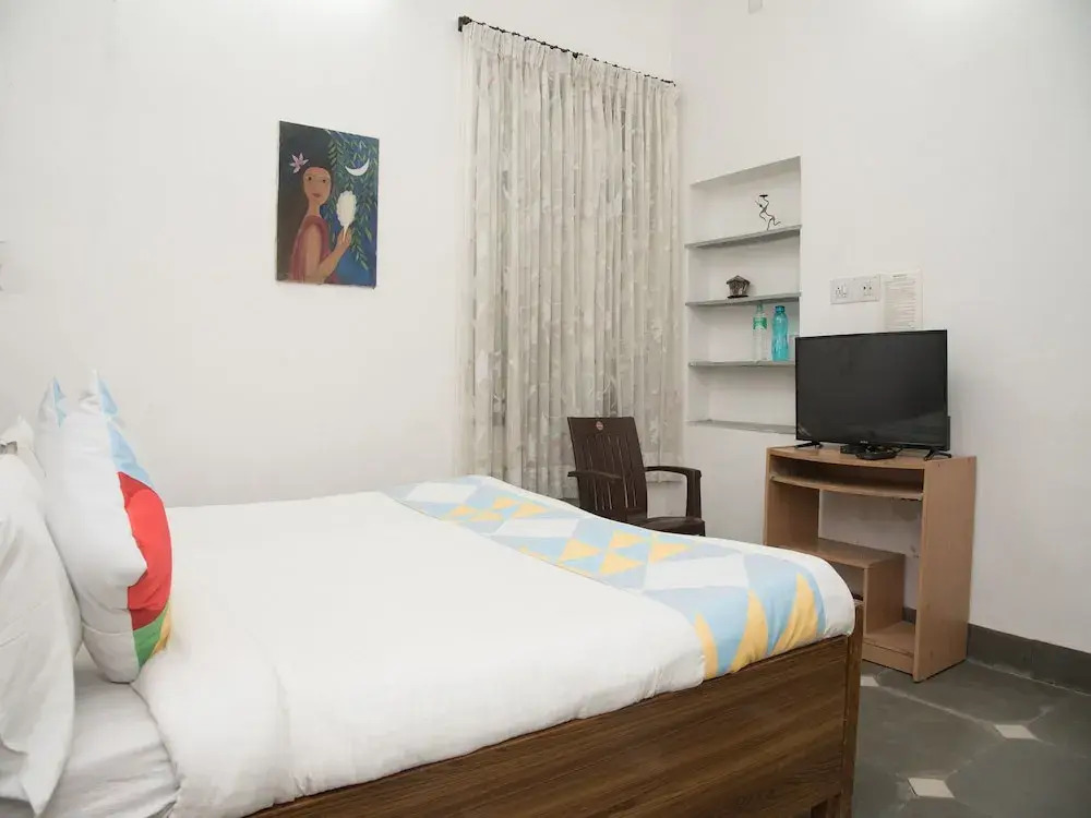OYO 16825 Home Cozy Green View Stay Goverdhan Villas