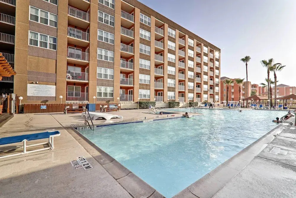 Steps to Beach: Beach Haven w/ Shared Amenities