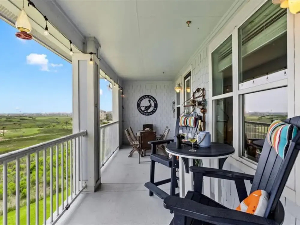 Resort Living on the Bay 2 bed 2 Bath Gorgeous bay Views