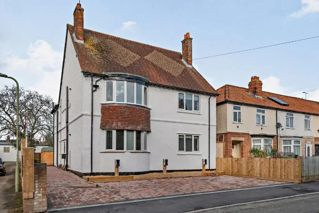 Modern, City living Apartments- Private parking