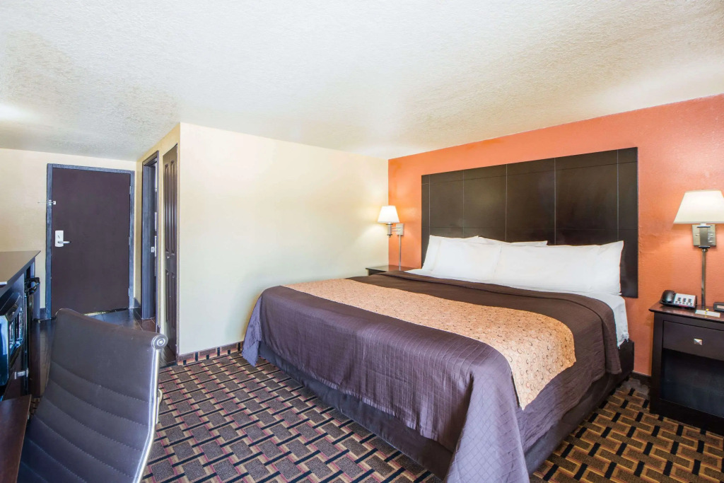 Days Inn by Wyndham Joplin