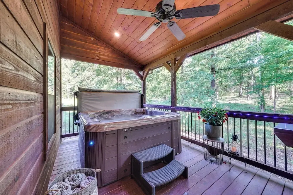 Walk to Restaurants: Hot Tub Haven in Broken Bow!