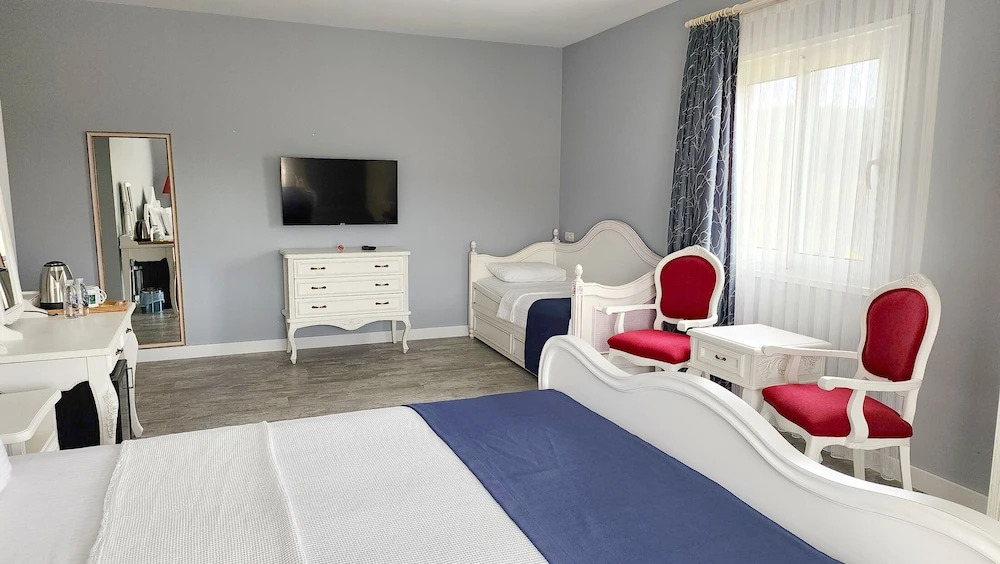 Otel Naturla Göl Evi