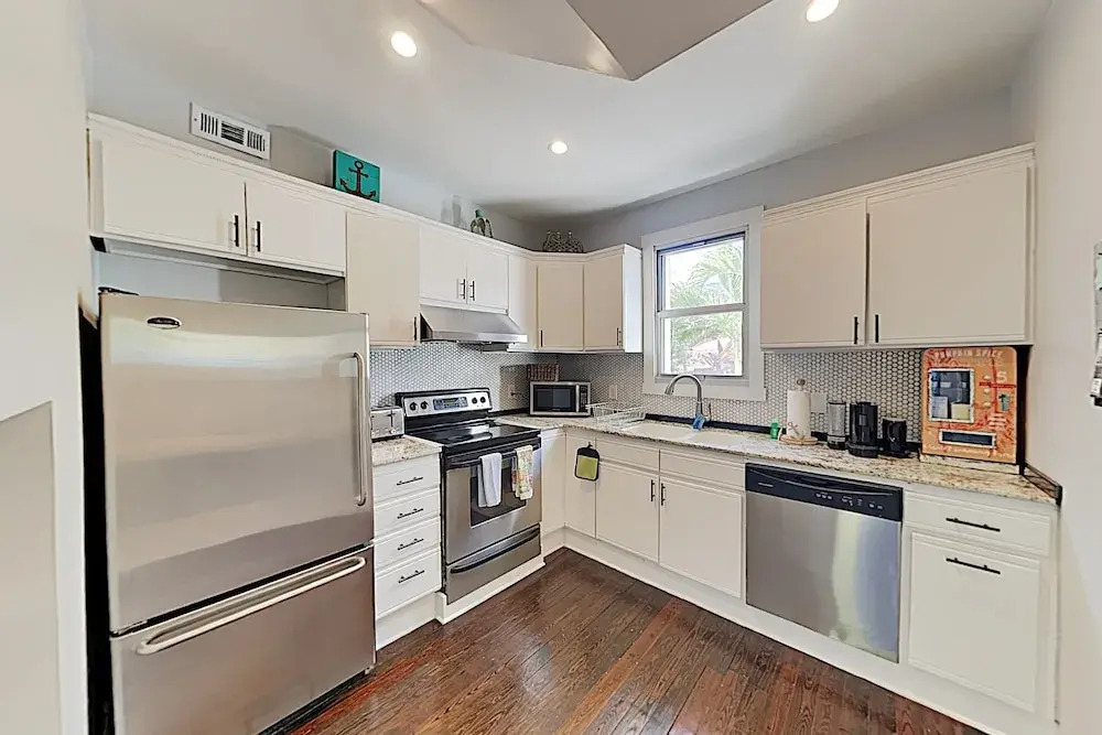 Upscale Coastal - Pool, Patio, Walk To Dining 3 Bedroom Home