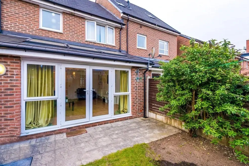 Beautiful 3-bed House in Salford,