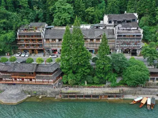 Phoenix Mandu River View Homestay