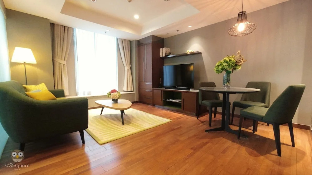 Owl Square Residence