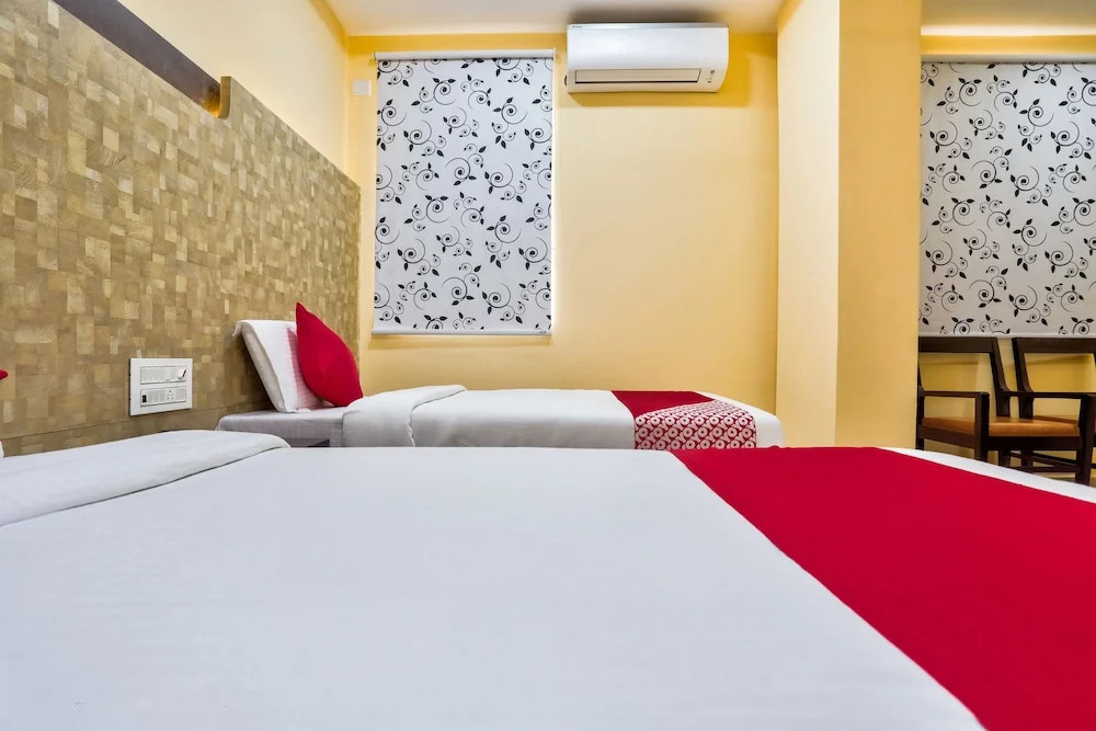 Sr Grand by OYO Rooms