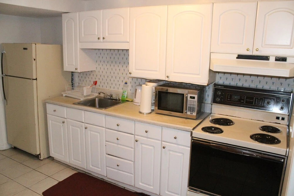 Adib Apartments - 2077 Walkley Rd
