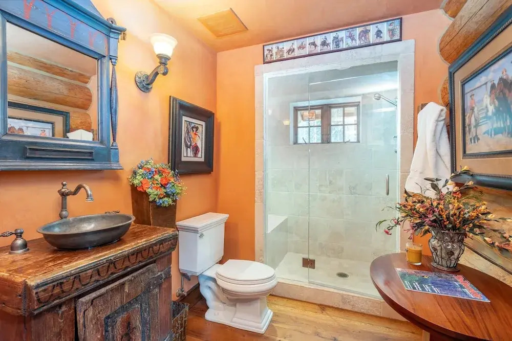 Hilltop Hideaway - Expansive Views From This Private Estate, Hot Tub, Pool Table