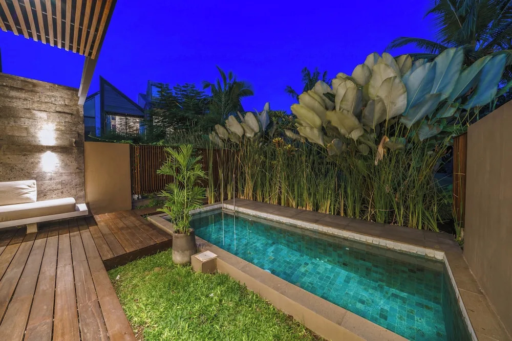 Villa RIZR: Industrial 3BR villa nearby Berawa Beach