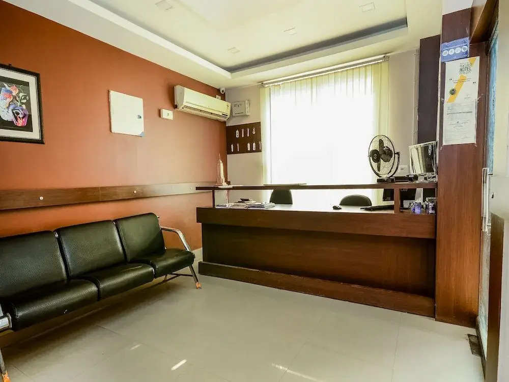 OYO 41030 Palacia Inn
