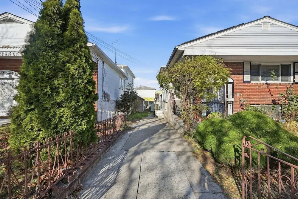 Cozy Comfy Palace In Queens 2 Bedroom Home