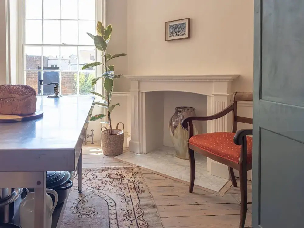 Georgian Luxury Margate Tnhouse Sleeps 11 by Adliv