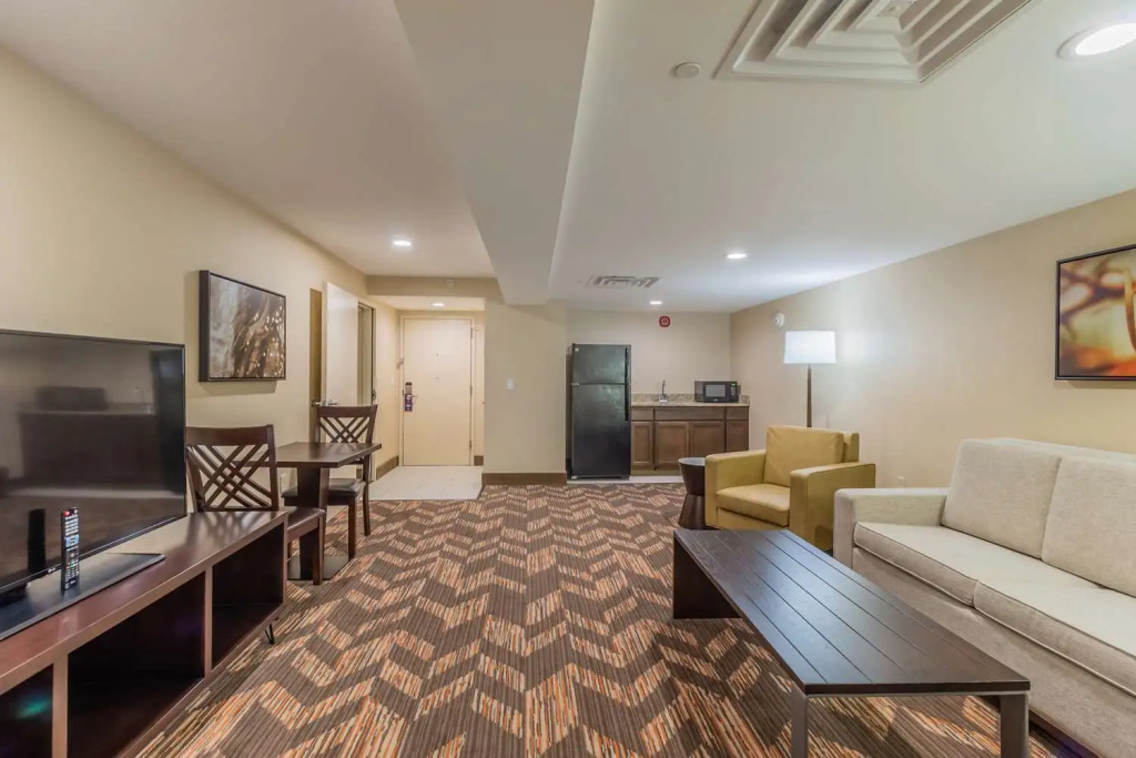 DoubleTree by Hilton Lawrence