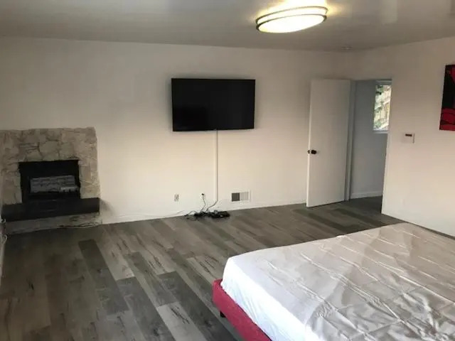 4 bedroom and 3 bath home close to universal studio and Hollywood