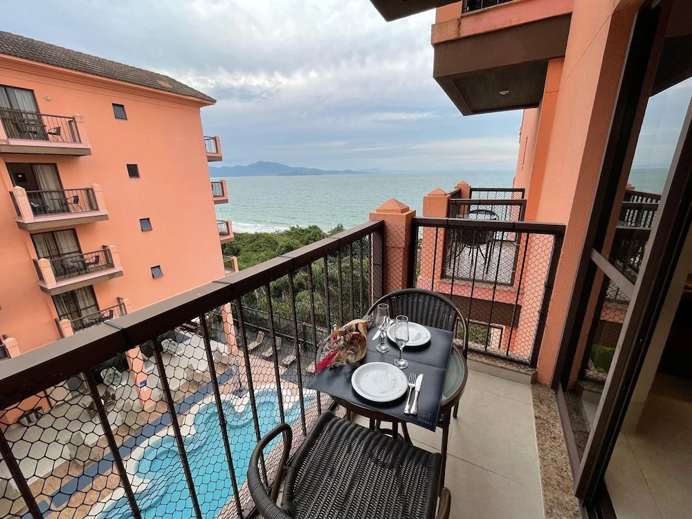 Estúdios Modernos em Resort pé na areia - Jurerê Beach Village JBVJR