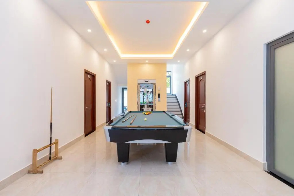 Palm Villa 34 ( Luxury Villa with 17 bed room, karaoke & bida inside)