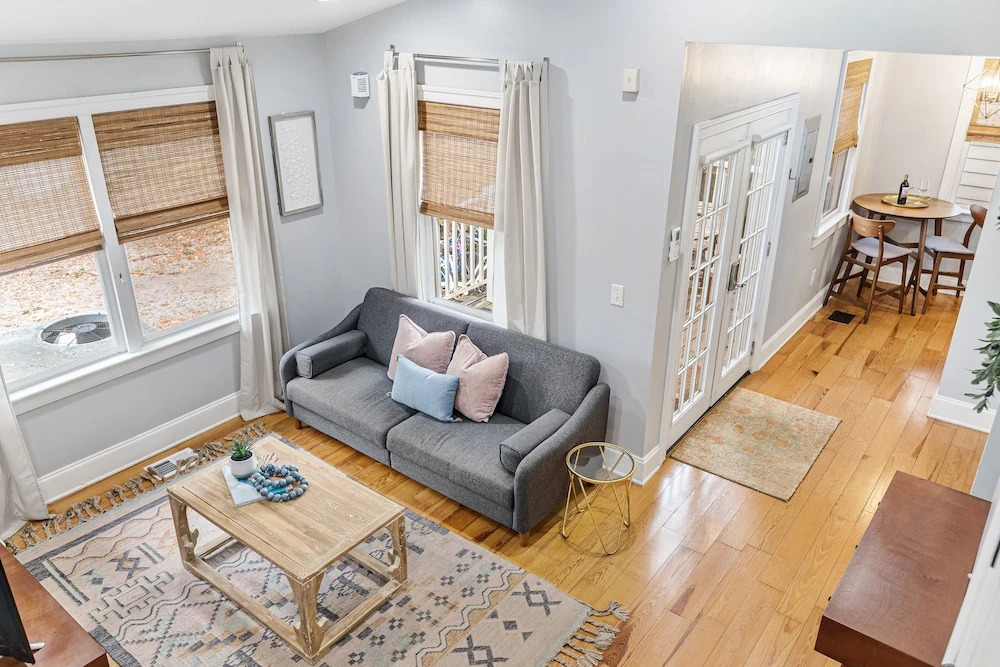Spacious Apartment Downtown