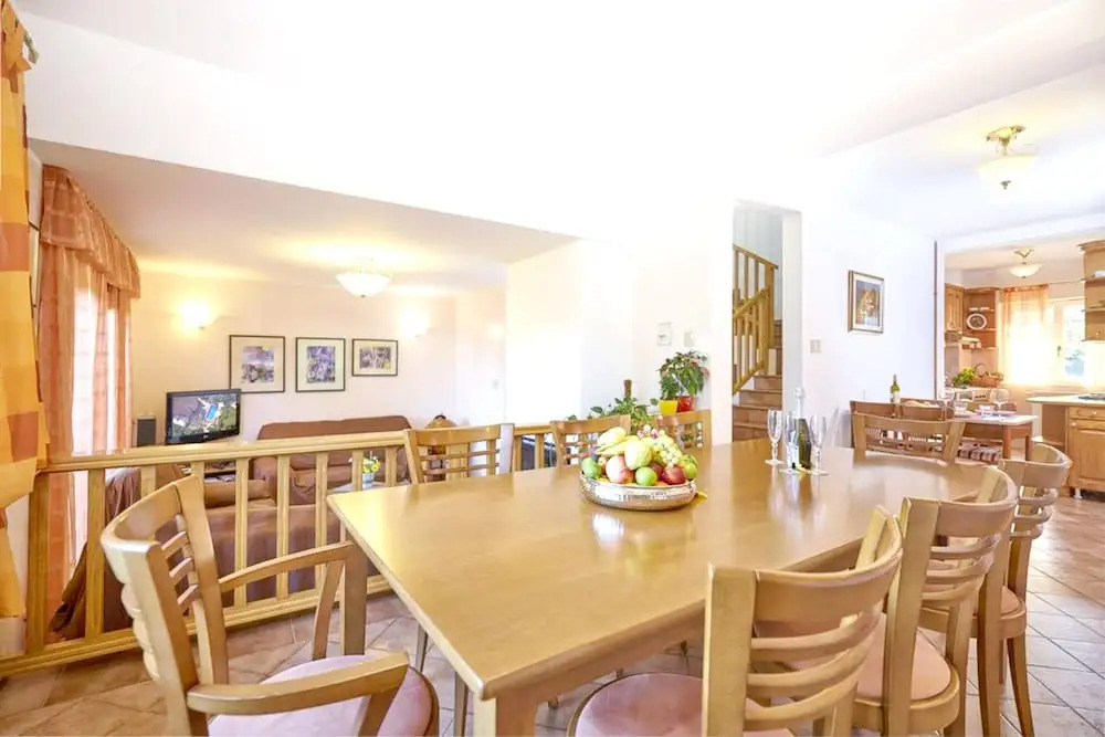 Villa With 4 Bedrooms in Ližnjan, With Private Pool, Furnished Terrace and Wifi Near the Beach