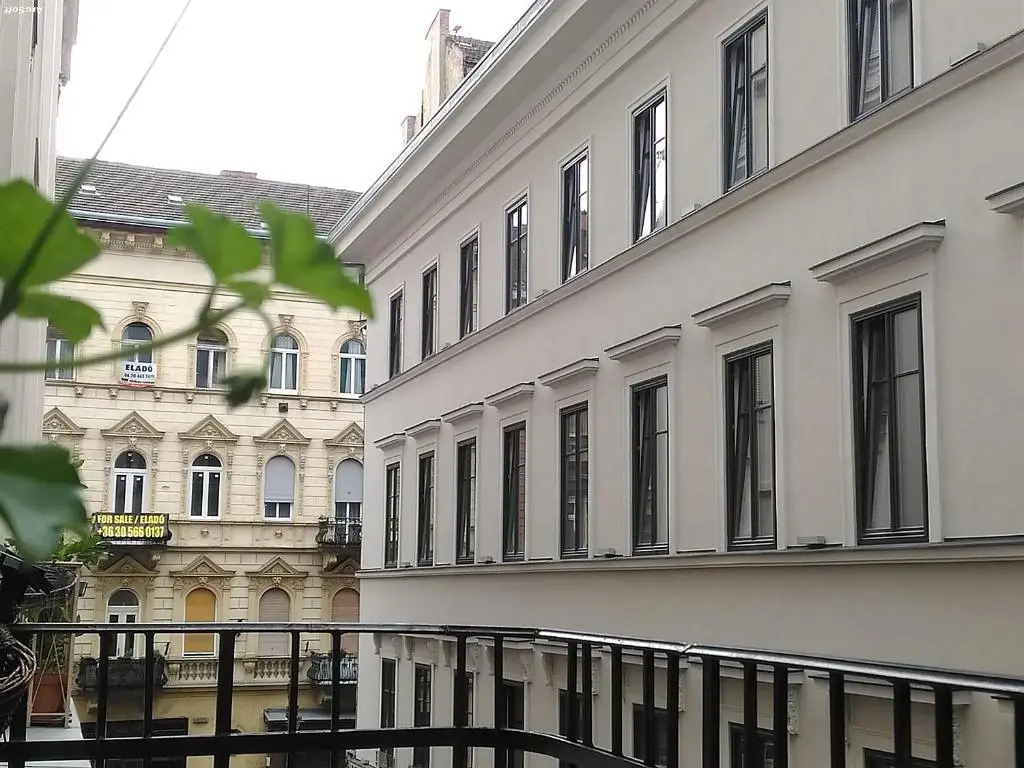 3 bedrooms suite, 2 bathrooms, balcony at Opera