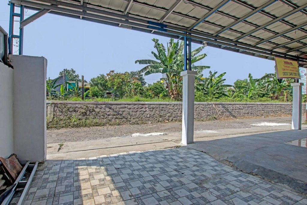 SPOT ON 91506 Guest House Putri Raja
