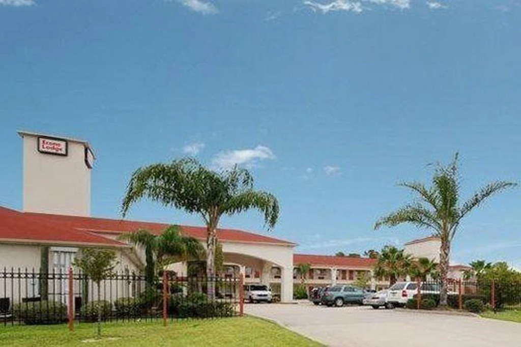 Red Roof Inn & Suites Houston   Humble/IAH Airport