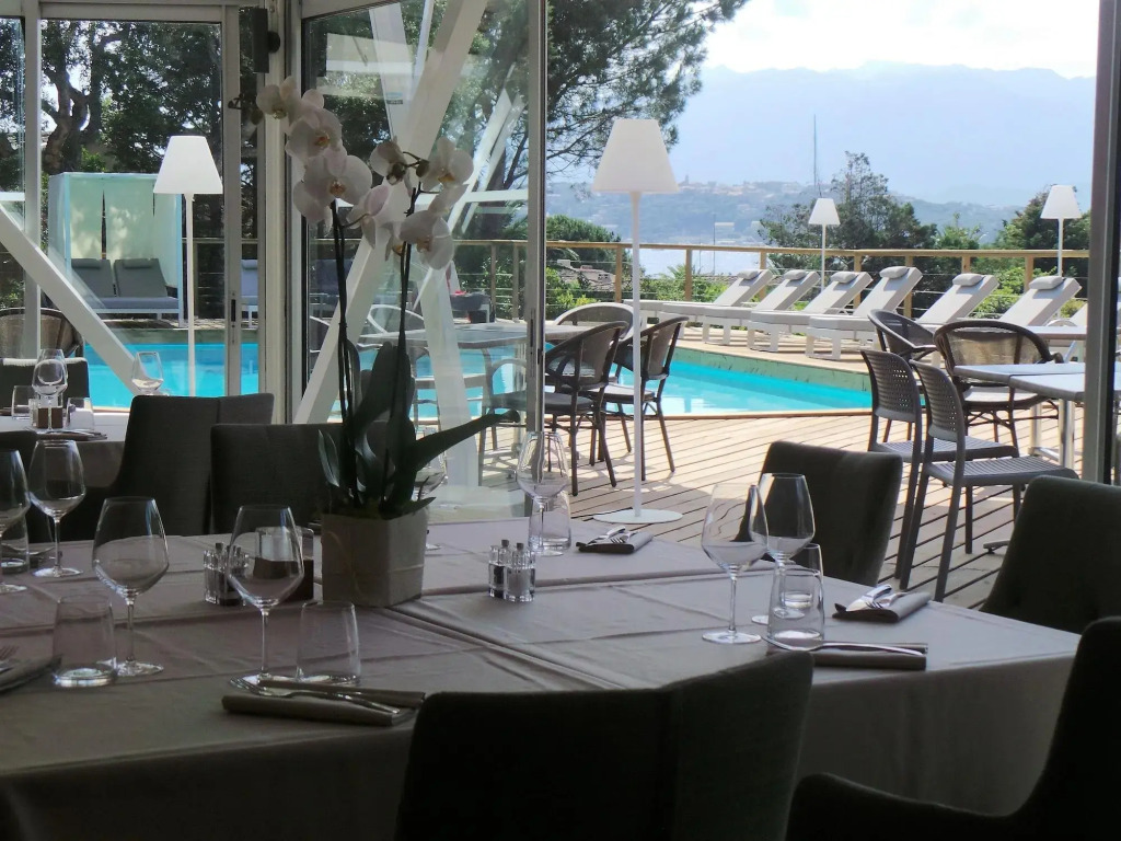 Isulella Hotel & restaurant