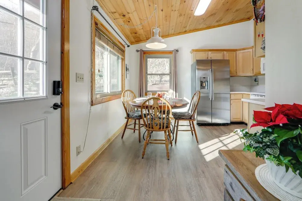 Dog-friendly Cabin 6 Mi to Cataloochee Skiing!