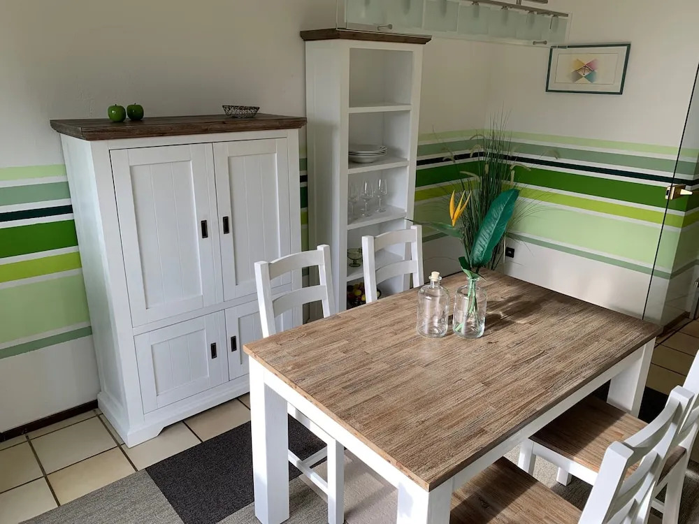 BESOTEL Erkrath - 20 Wohnungen 2 Standorte 35 Schlafzimmer 29 Badezimmer 52 Betten für 73 Gäste