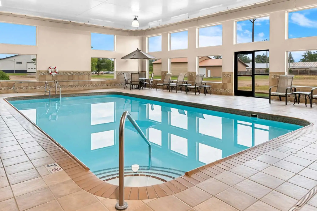 Heartland Inn & Suites, SureStay Collection by Best Western