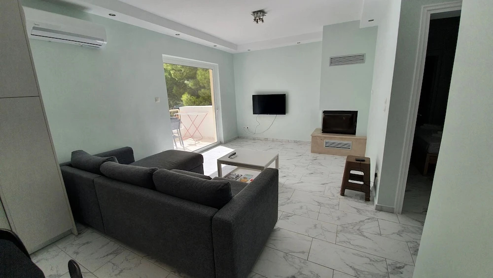 AN3-George's Apt. by the Sea and Airport