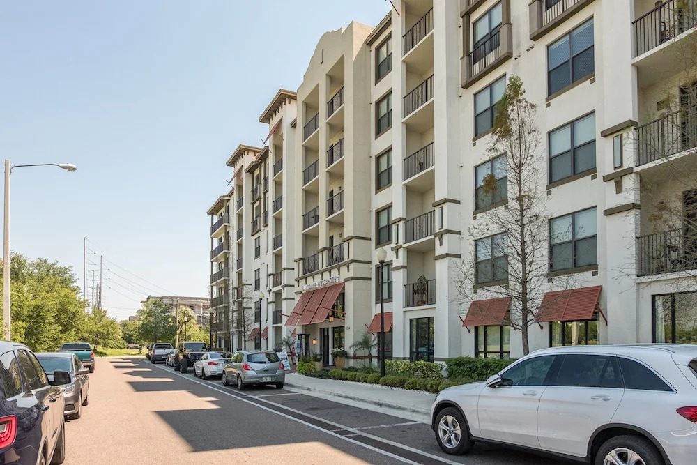 Northwest Tampa 1 BR and 2 BR Apt by Frontdesk
