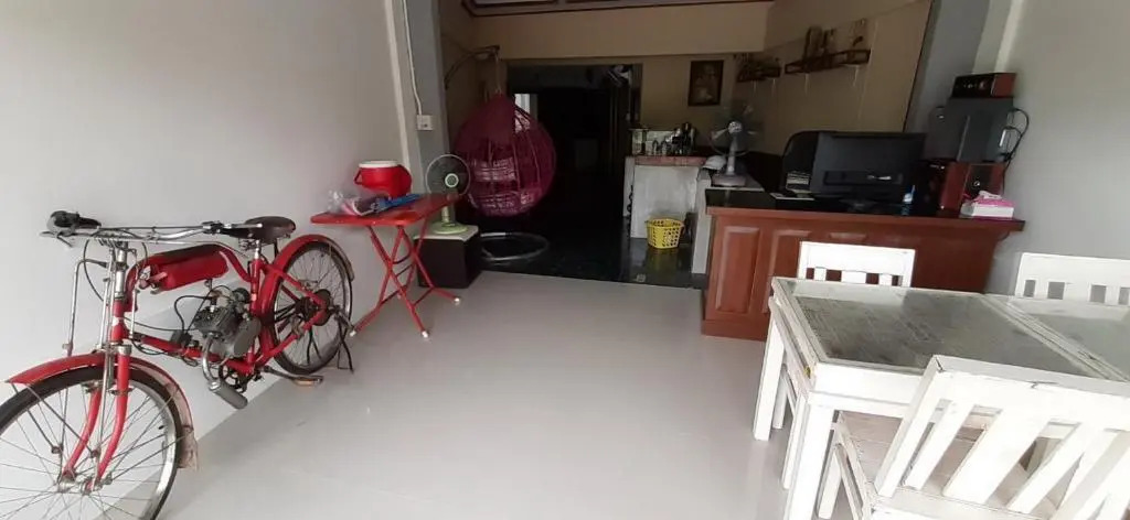 Tuk Tuk Trat Hostel
