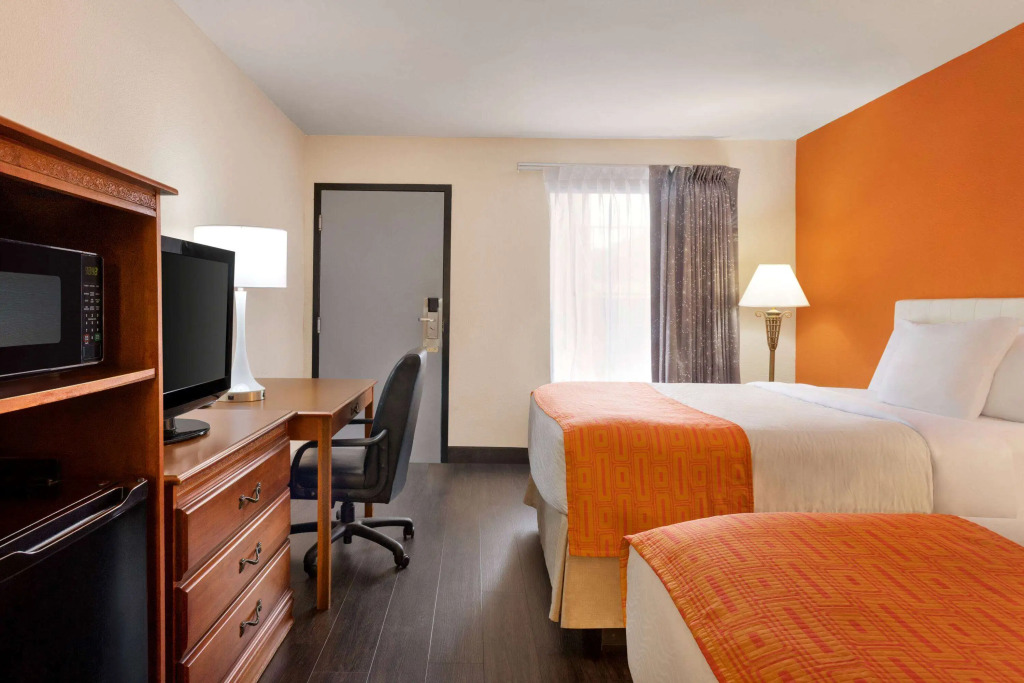 Howard Johnson by Wyndham Chattanooga Lookout Mountain I-24