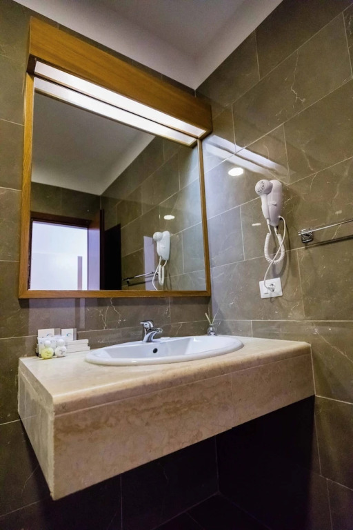 Chateau Linza Resort