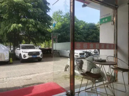 Tianhao Business Hotel (Nanjing Hehai University Focheng West Road Subway Station)