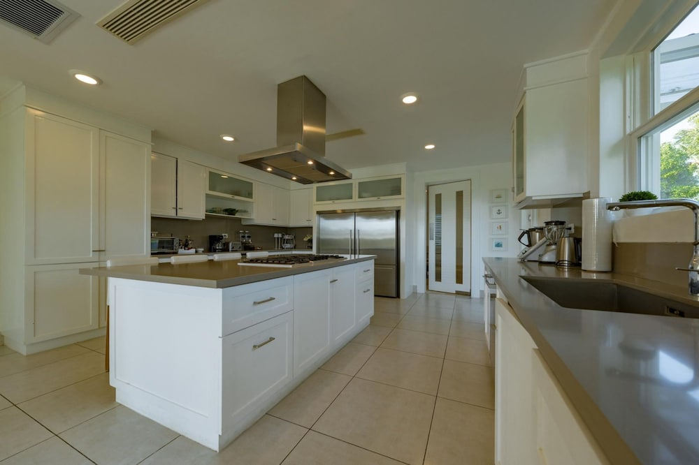 Arrecife 39 - Spacious 5BR Villa Near Beach Golf