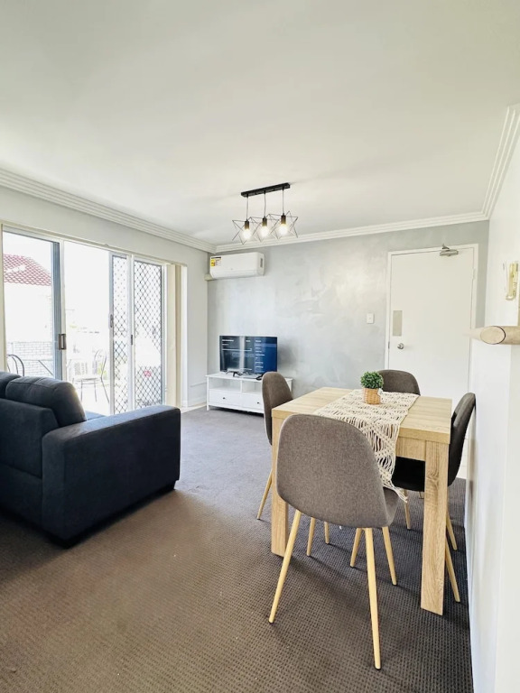 Modern Apartment in Chevron Island