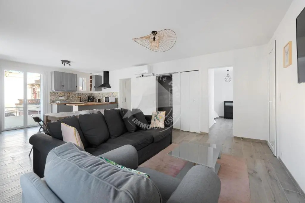 AS15280 - P3 face à la mer avec garage privé à 2 pas du Centre Ville