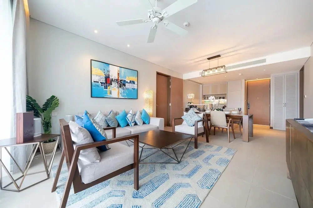 Angsana Lakeside Luxury 2Br Jazuzzi Suite
