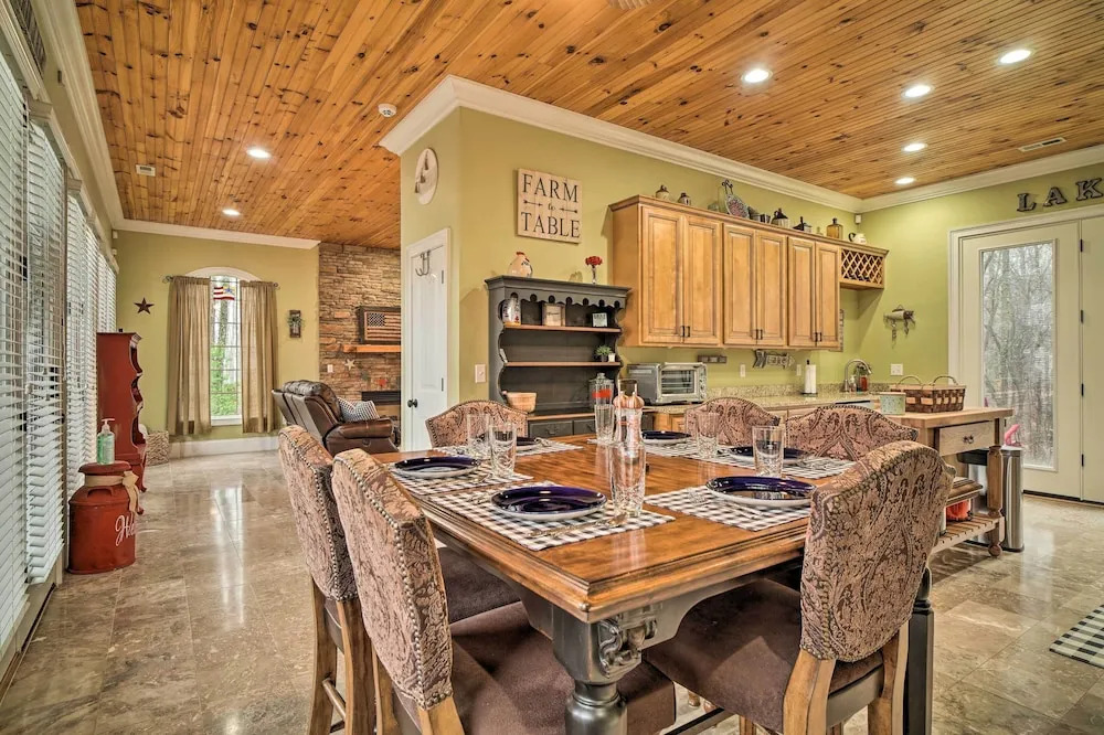 Dog-friendly Family Home Steps to Norris Lake