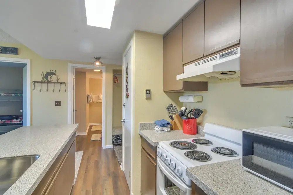 1 Mi to Granby Ranch: Cozy Condo w/ Fireplace