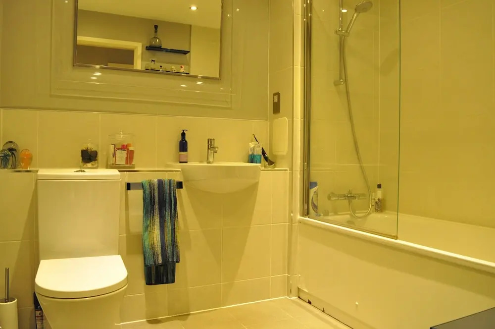 Modern 1 Bed Apartment In Oval